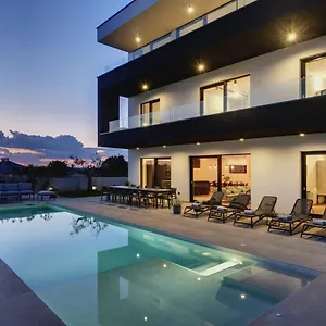 Tatil Evi Aquarius, Pula