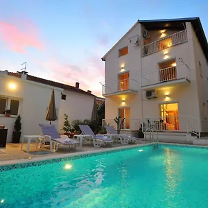 apartments-batur.hotelinzadar.com/